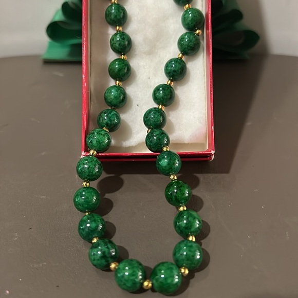 BEAUTIFUL! GREEN MALACHITE NECKLACE & EARRINGS SET - Picture 8 of 9